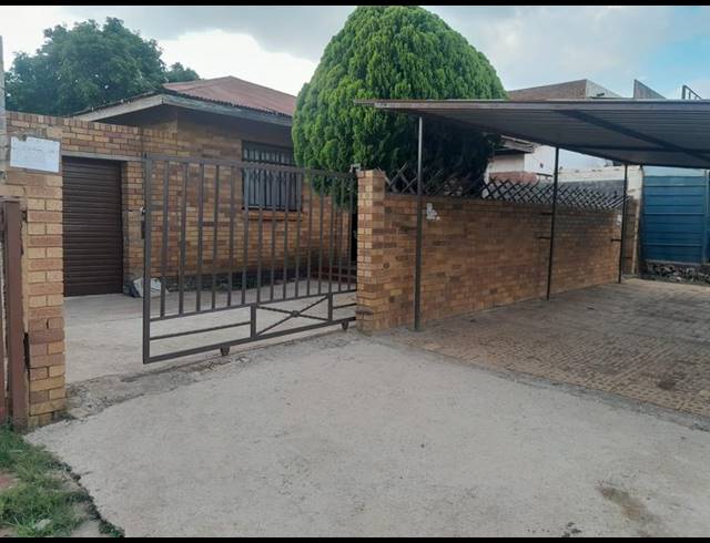 3 BEDROOM HOUSE FOR SALE IN JABAVU